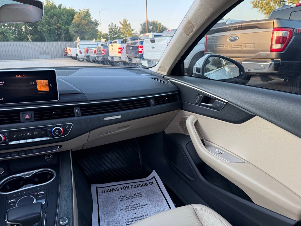 Audi A4 Vehicle Full-screen Gallery Image 20