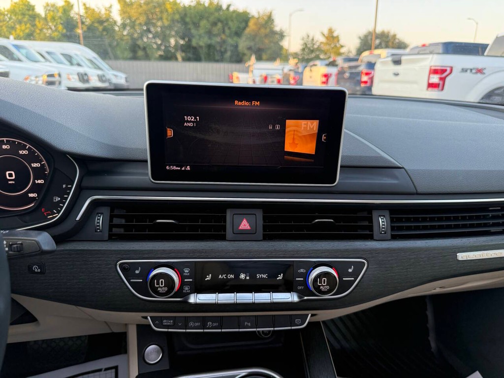 Audi A4 Vehicle Full-screen Gallery Image 25