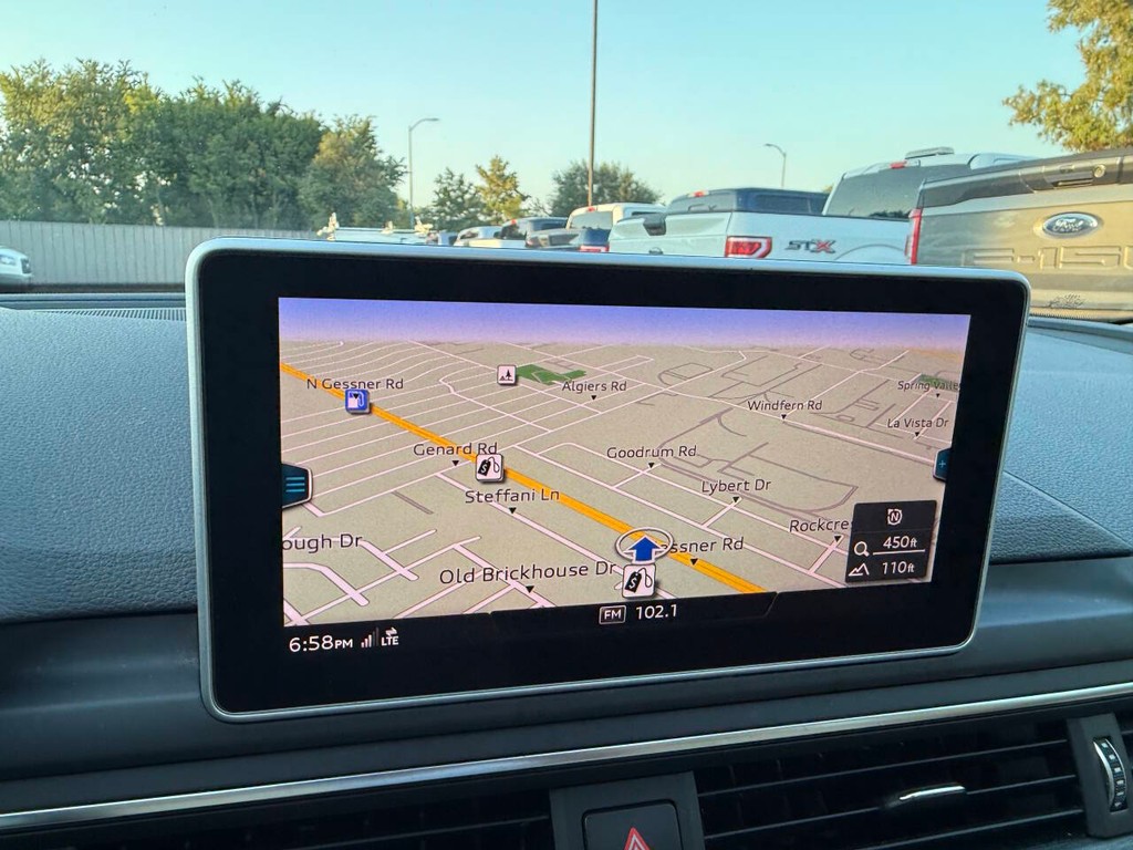 Audi A4 Vehicle Full-screen Gallery Image 26