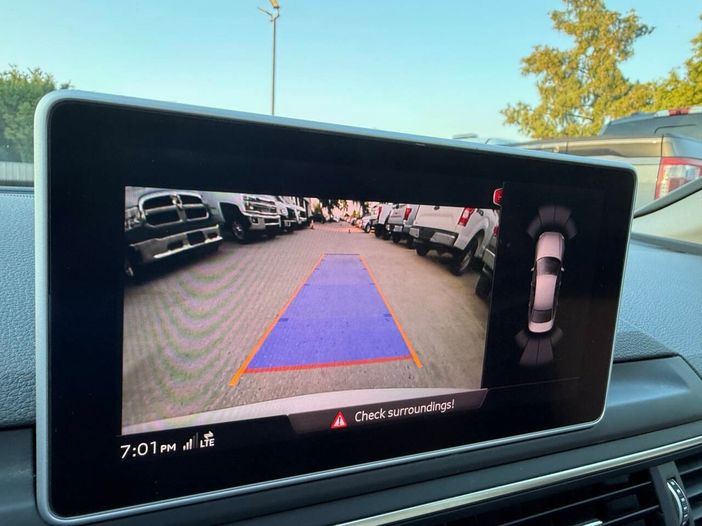 Audi A4 Vehicle Full-screen Gallery Image 27