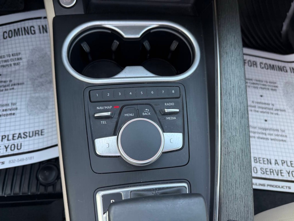 Audi A4 Vehicle Full-screen Gallery Image 30