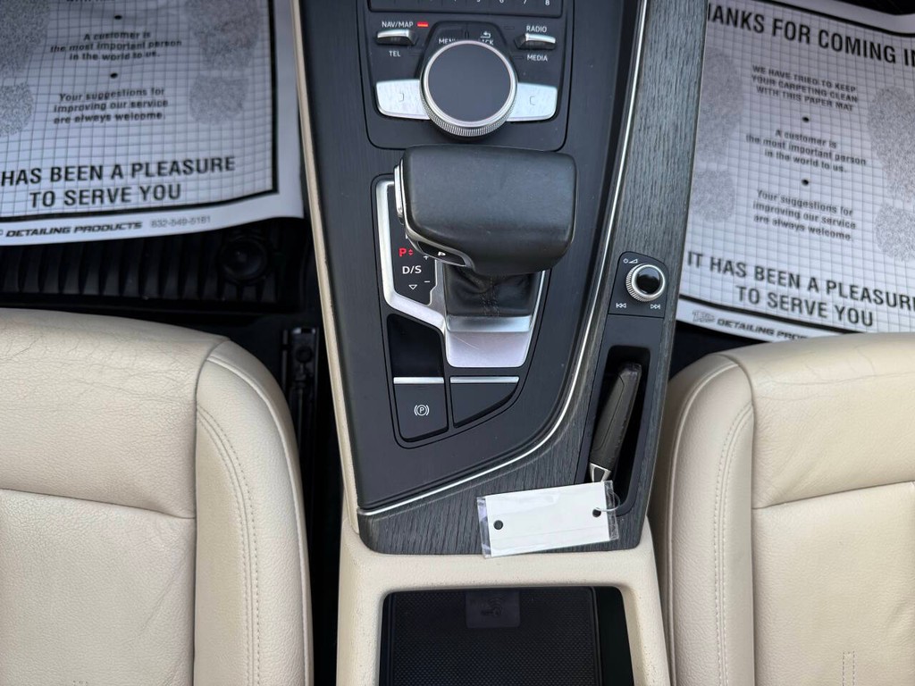 Audi A4 Vehicle Full-screen Gallery Image 31