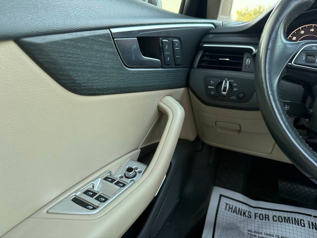 Audi A4 Vehicle Full-screen Gallery Image 32