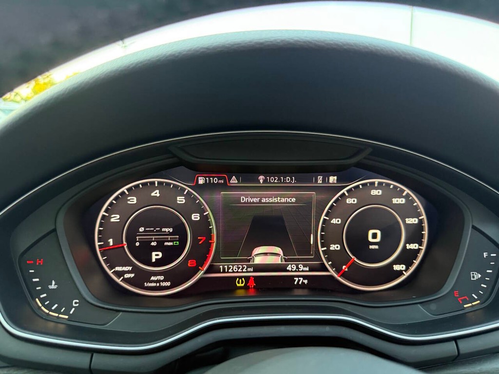 Audi A4 Vehicle Full-screen Gallery Image 34