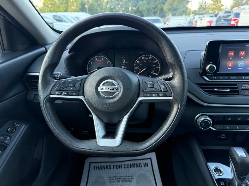 Nissan Altima Vehicle Full-screen Gallery Image 22