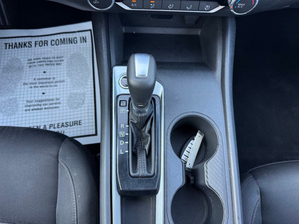 Nissan Altima Vehicle Full-screen Gallery Image 28