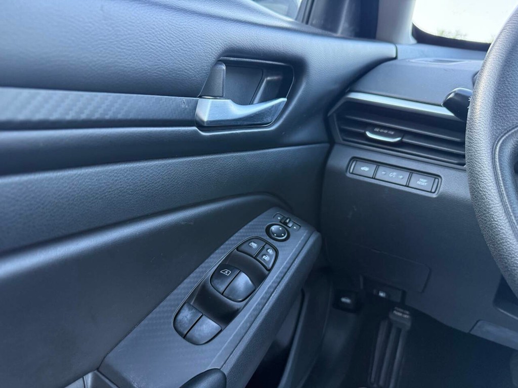 Nissan Altima Vehicle Full-screen Gallery Image 29