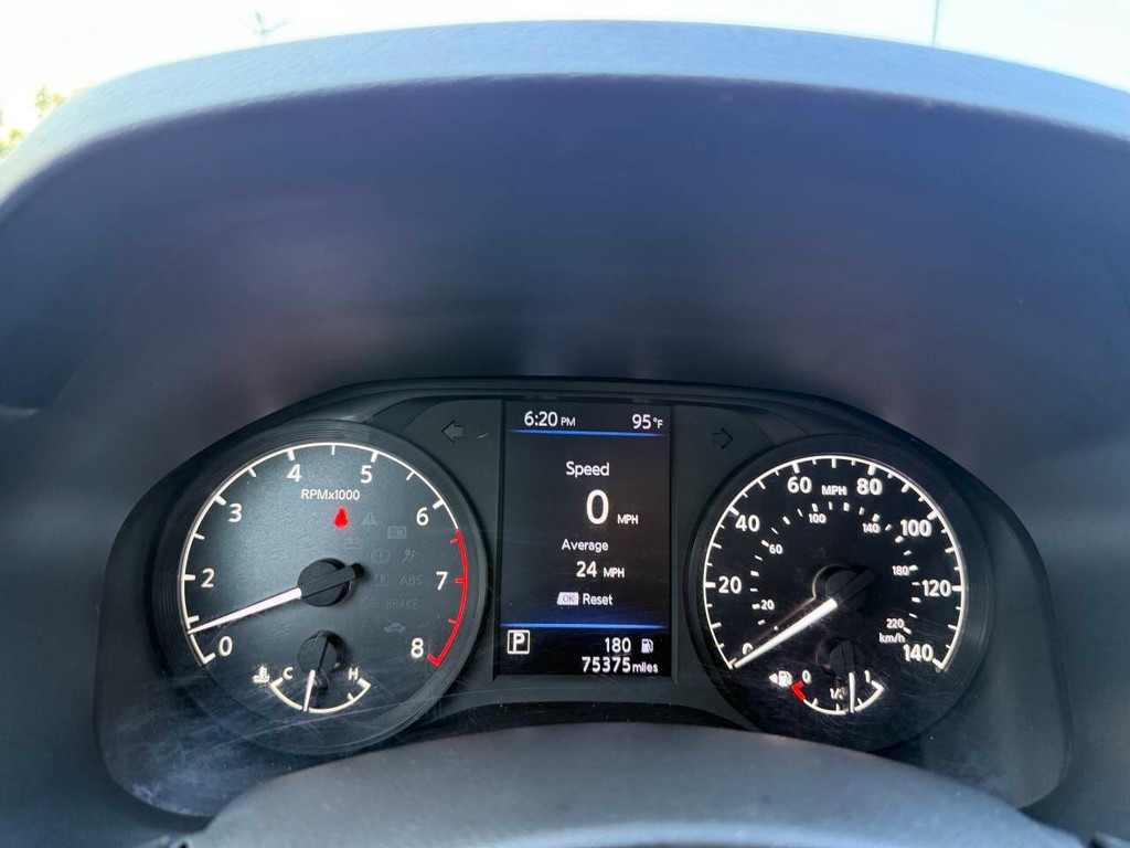 Nissan Altima Vehicle Full-screen Gallery Image 30