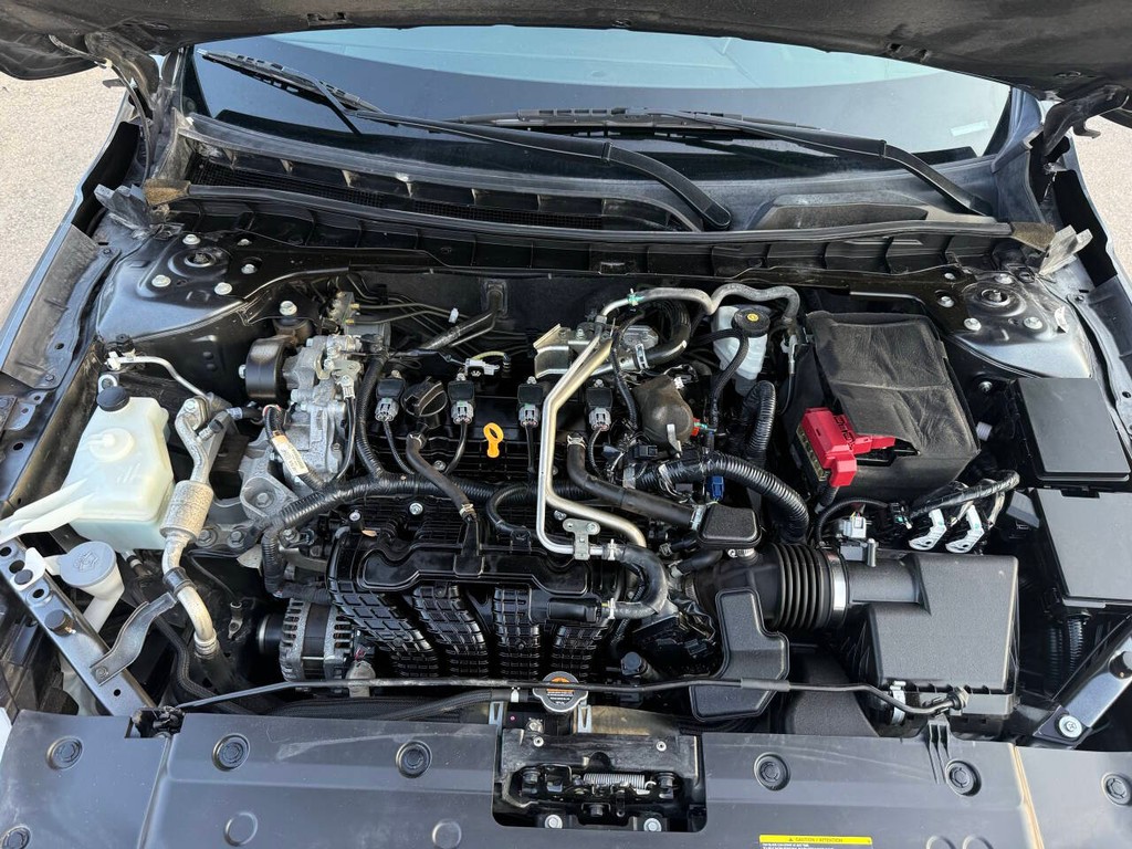 Nissan Altima Vehicle Full-screen Gallery Image 33