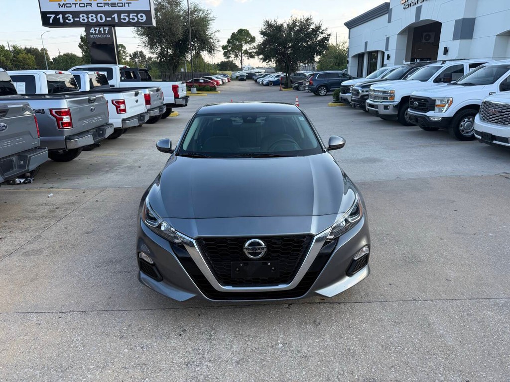 Nissan Altima Vehicle Full-screen Gallery Image 37