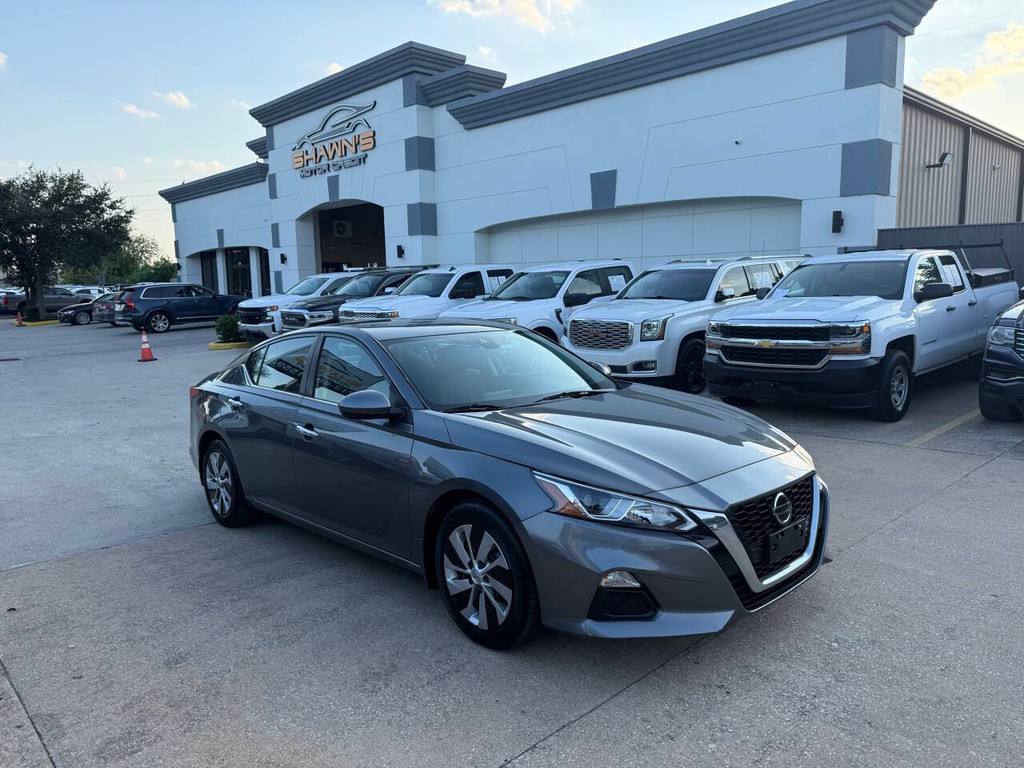 Nissan Altima Vehicle Full-screen Gallery Image 39