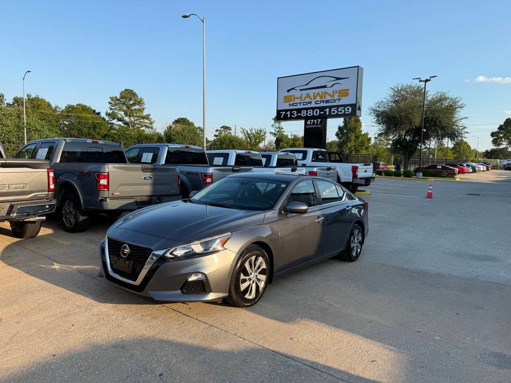 Nissan Altima Vehicle Full-screen Gallery Image 40