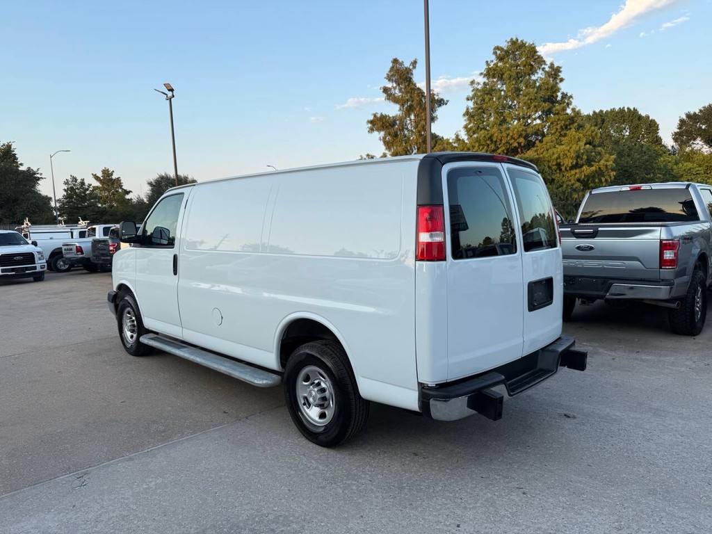 Chevrolet Express Cargo Van Vehicle Full-screen Gallery Image 04