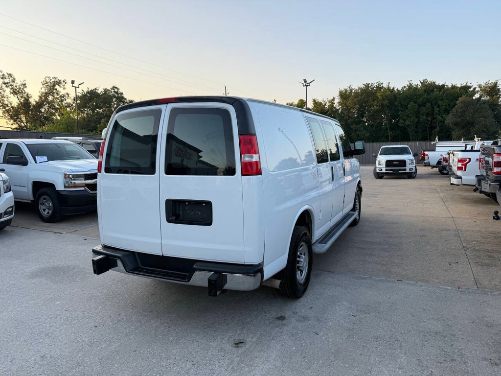Chevrolet Express Cargo Van Vehicle Full-screen Gallery Image 05