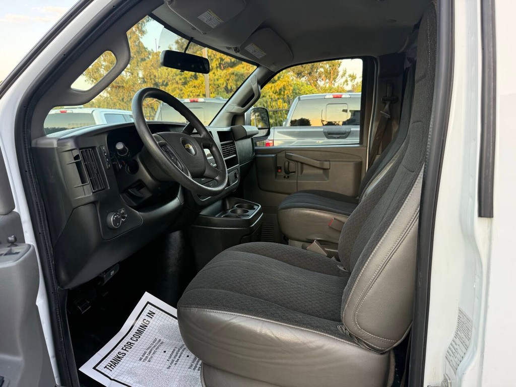 Chevrolet Express Cargo Van Vehicle Full-screen Gallery Image 07