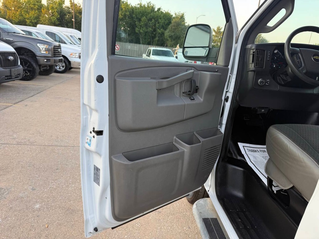 Chevrolet Express Cargo Van Vehicle Full-screen Gallery Image 08