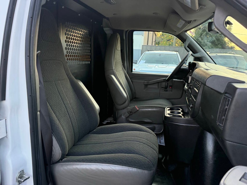 Chevrolet Express Cargo Van Vehicle Full-screen Gallery Image 10