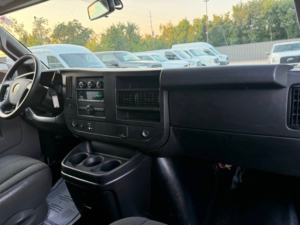 Chevrolet Express Cargo Van Vehicle Full-screen Gallery Image 12