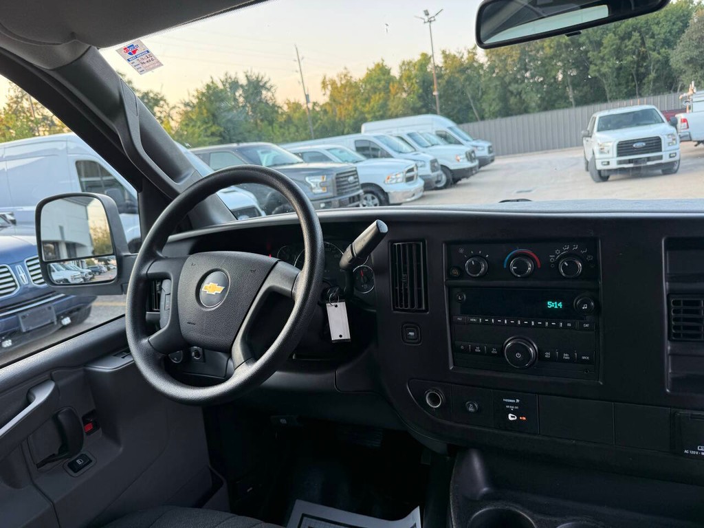 Chevrolet Express Cargo Van Vehicle Full-screen Gallery Image 14