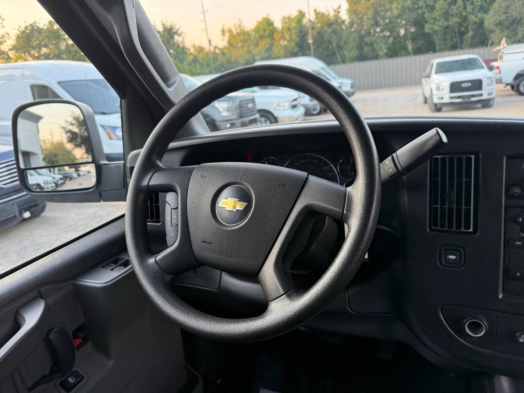 Chevrolet Express Cargo Van Vehicle Full-screen Gallery Image 15