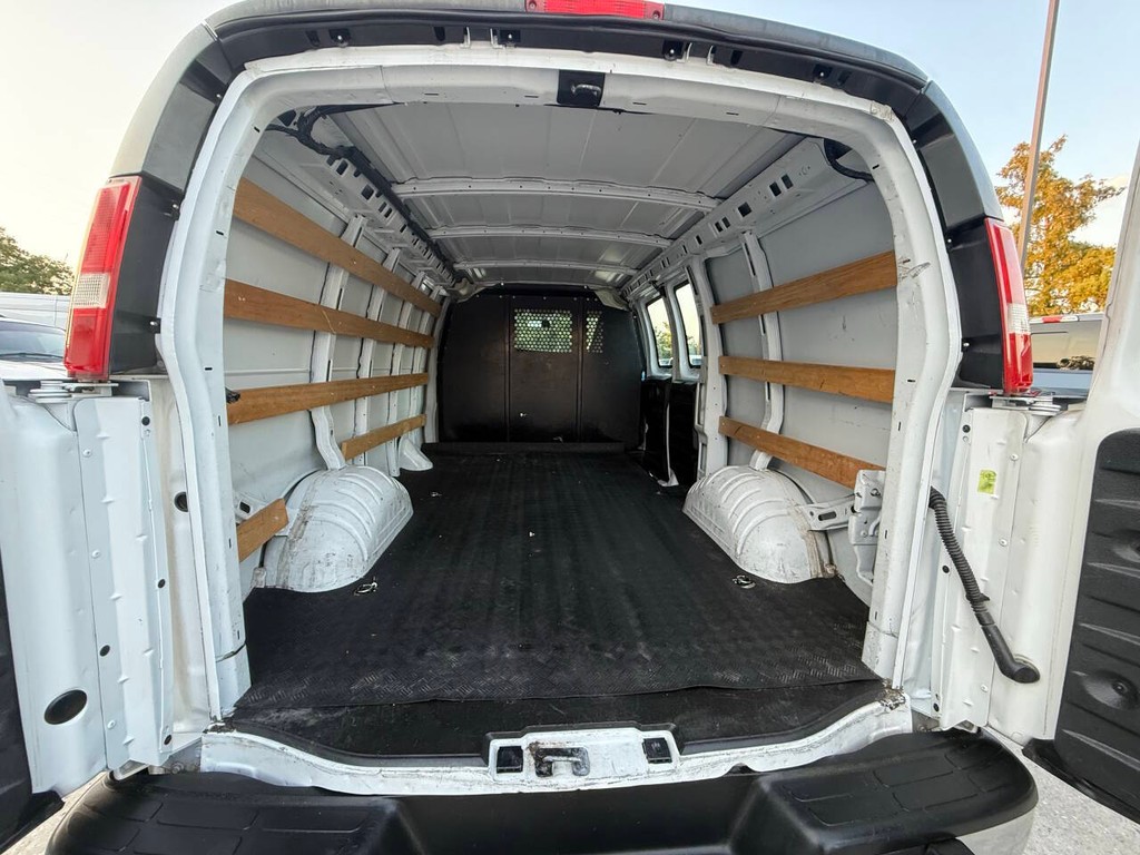 Chevrolet Express Cargo Van Vehicle Full-screen Gallery Image 24