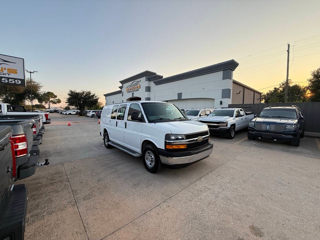 Chevrolet Express Cargo Van Vehicle Full-screen Gallery Image 34