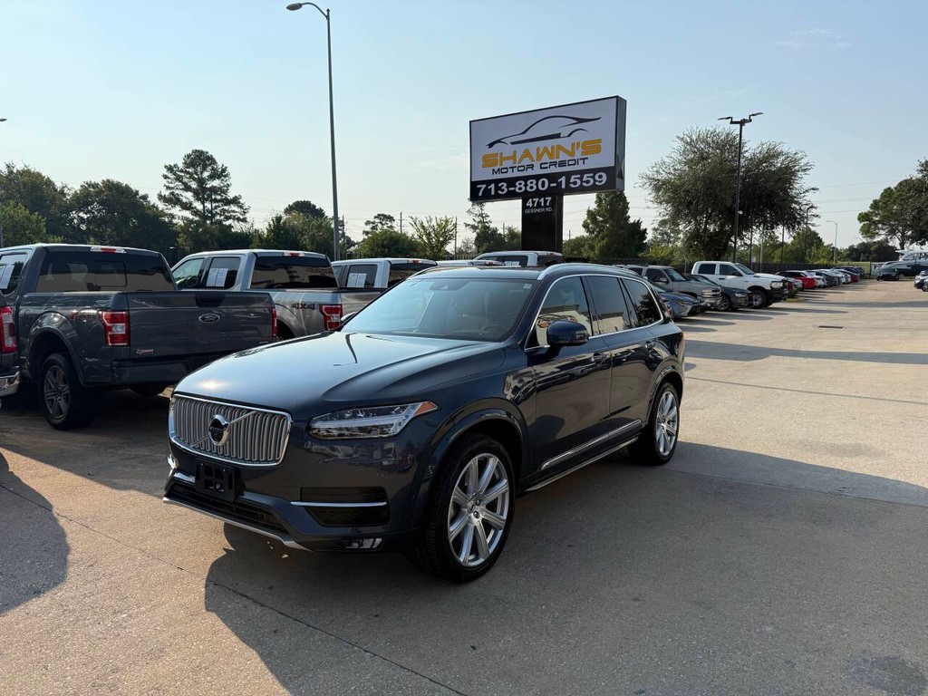 Volvo XC90 Vehicle Full-screen Gallery Image 03