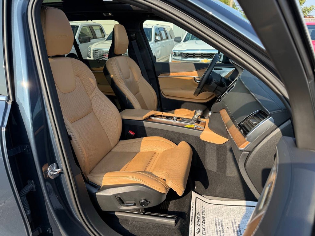 Volvo XC90 Vehicle Full-screen Gallery Image 10