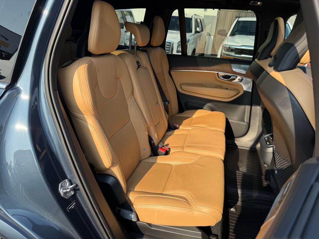 Volvo XC90 Vehicle Full-screen Gallery Image 16