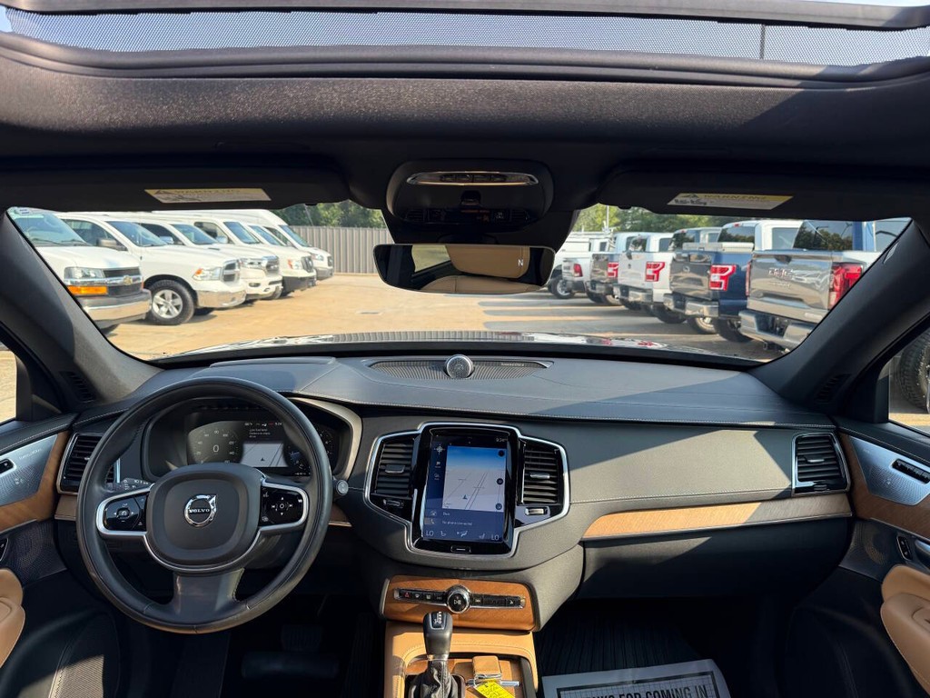 Volvo XC90 Vehicle Full-screen Gallery Image 19