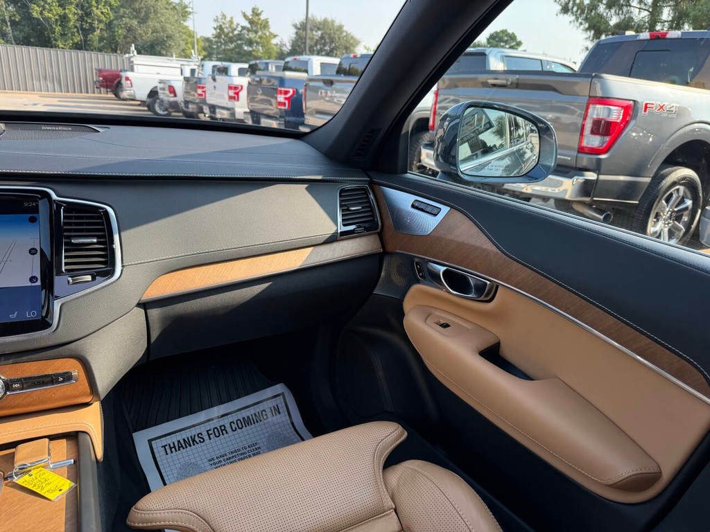 Volvo XC90 Vehicle Full-screen Gallery Image 22