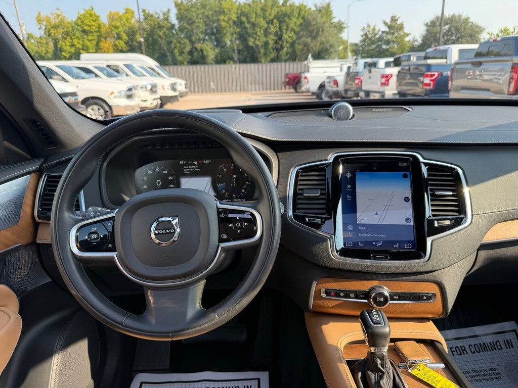 Volvo XC90 Vehicle Full-screen Gallery Image 23