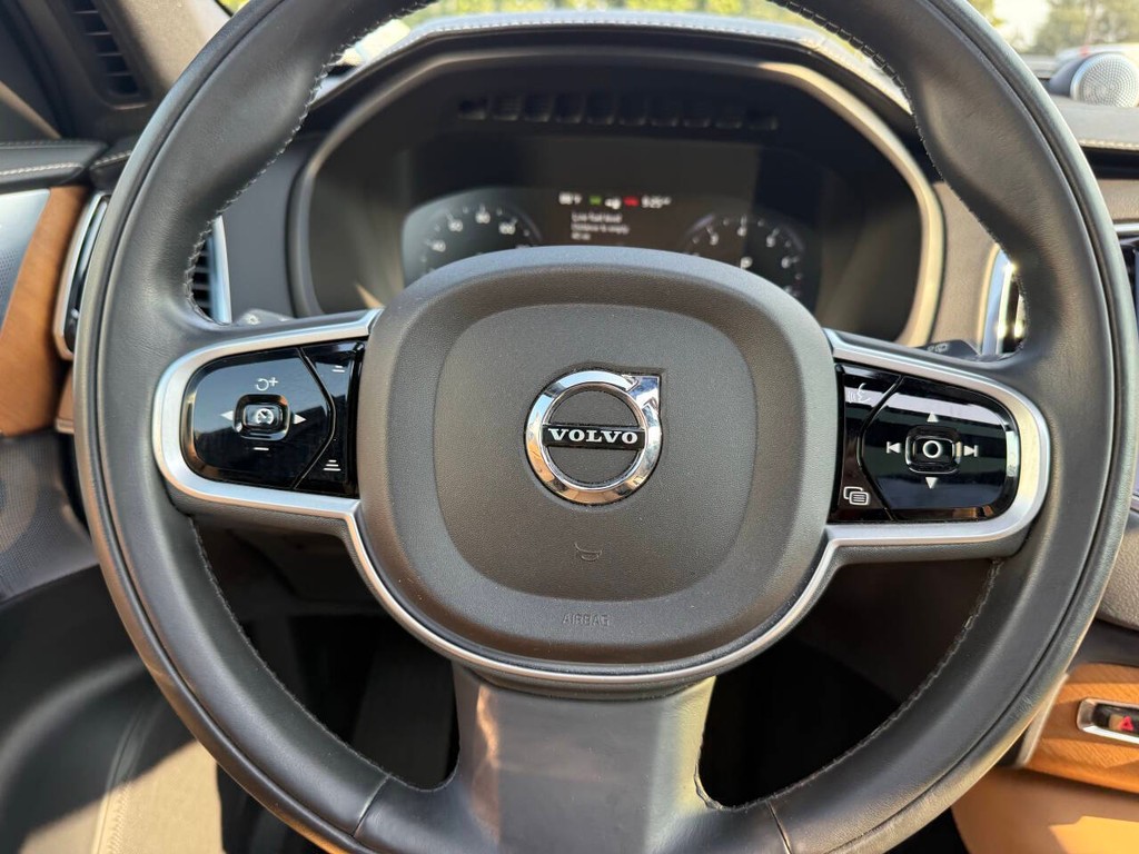 Volvo XC90 Vehicle Full-screen Gallery Image 25