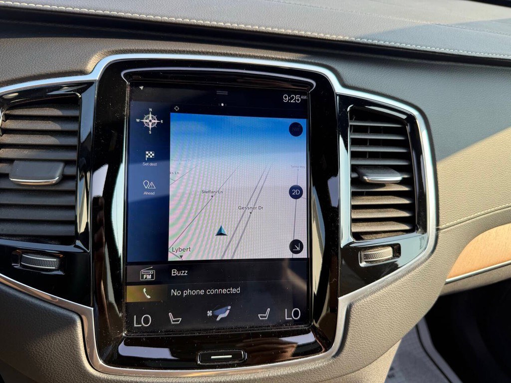 Volvo XC90 Vehicle Full-screen Gallery Image 27