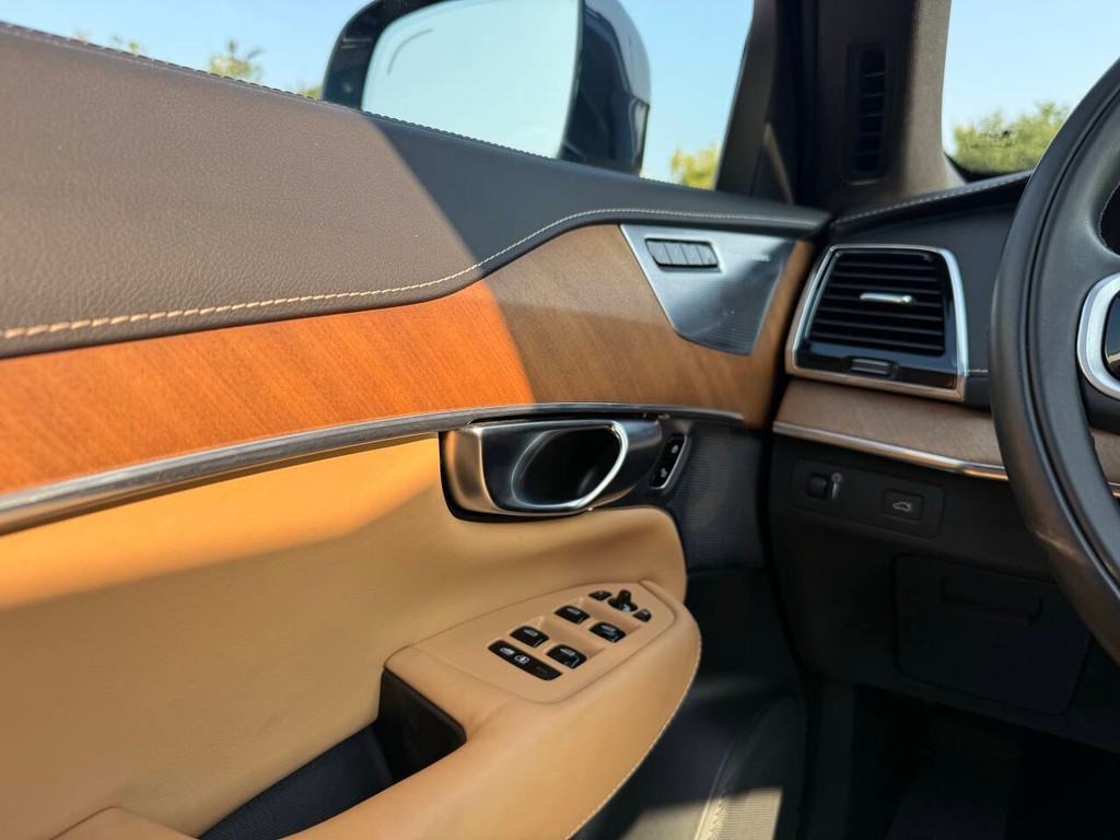 Volvo XC90 Vehicle Full-screen Gallery Image 34