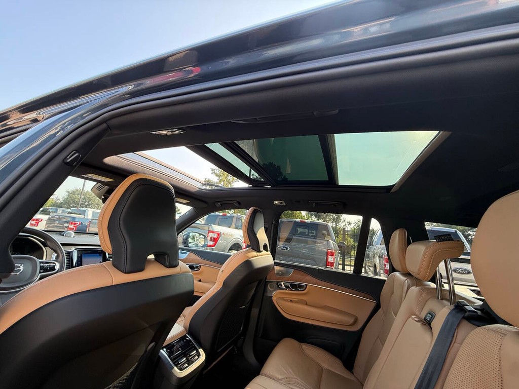 Volvo XC90 Vehicle Full-screen Gallery Image 36