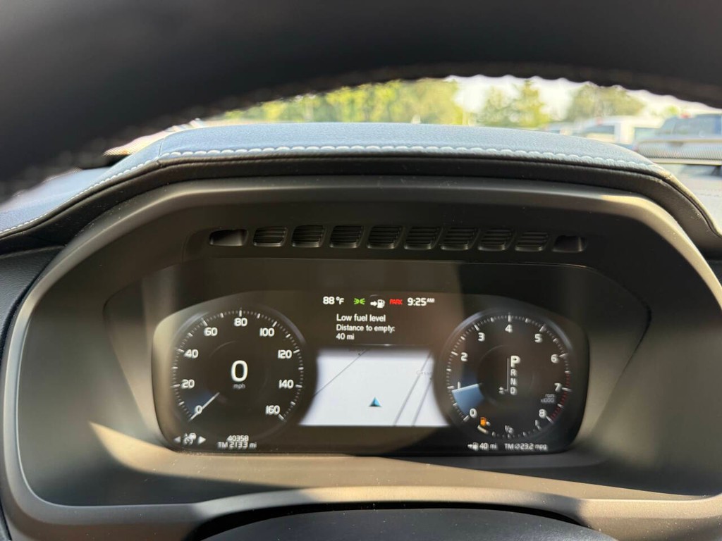 Volvo XC90 Vehicle Full-screen Gallery Image 37