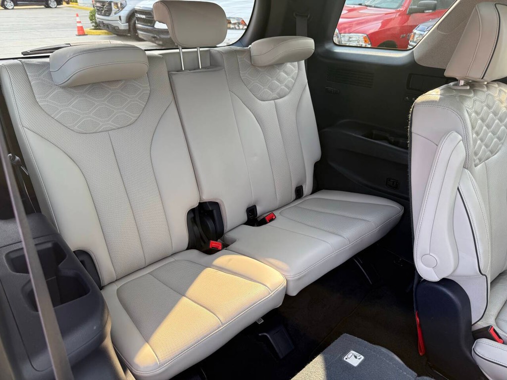 Hyundai Palisade Vehicle Full-screen Gallery Image 16