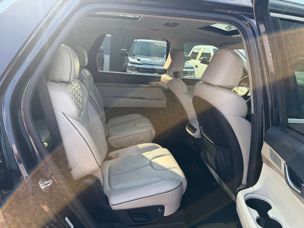 Hyundai Palisade Vehicle Full-screen Gallery Image 17