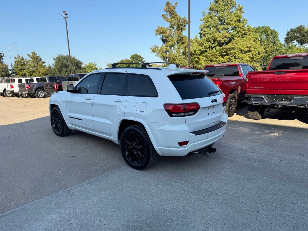 Jeep Grand Cherokee Vehicle Full-screen Gallery Image 04