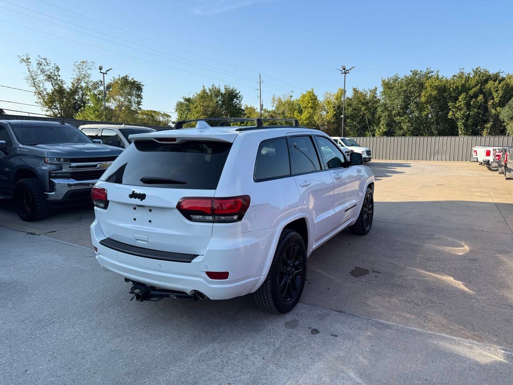 Jeep Grand Cherokee Vehicle Full-screen Gallery Image 05
