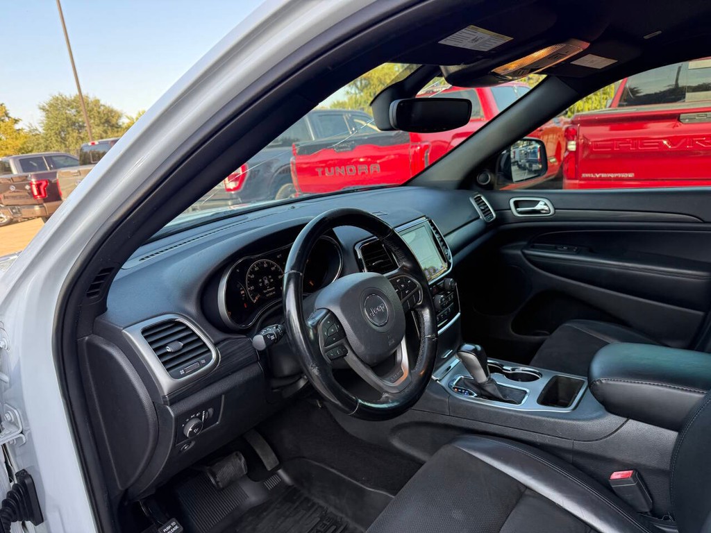 Jeep Grand Cherokee Vehicle Full-screen Gallery Image 06