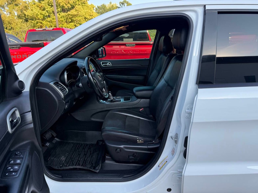 Jeep Grand Cherokee Vehicle Full-screen Gallery Image 07