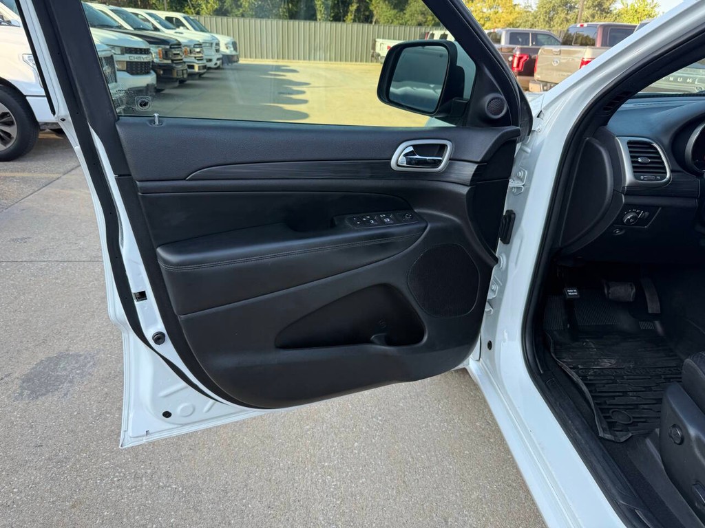 Jeep Grand Cherokee Vehicle Full-screen Gallery Image 08