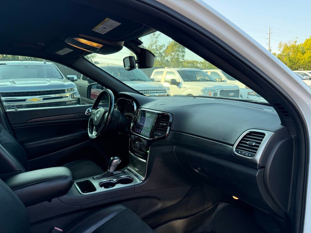 Jeep Grand Cherokee Vehicle Full-screen Gallery Image 09