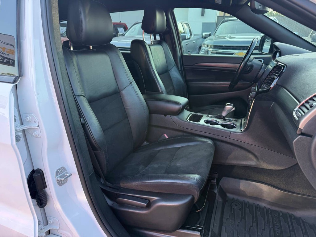 Jeep Grand Cherokee Vehicle Full-screen Gallery Image 10