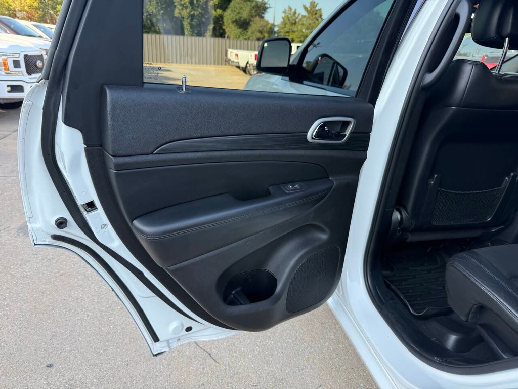 Jeep Grand Cherokee Vehicle Full-screen Gallery Image 13