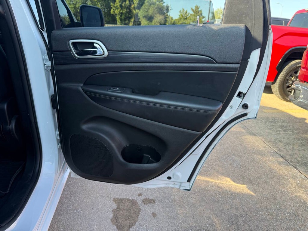 Jeep Grand Cherokee Vehicle Full-screen Gallery Image 15