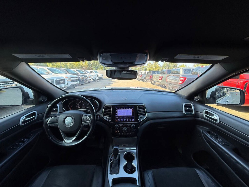 Jeep Grand Cherokee Vehicle Full-screen Gallery Image 17