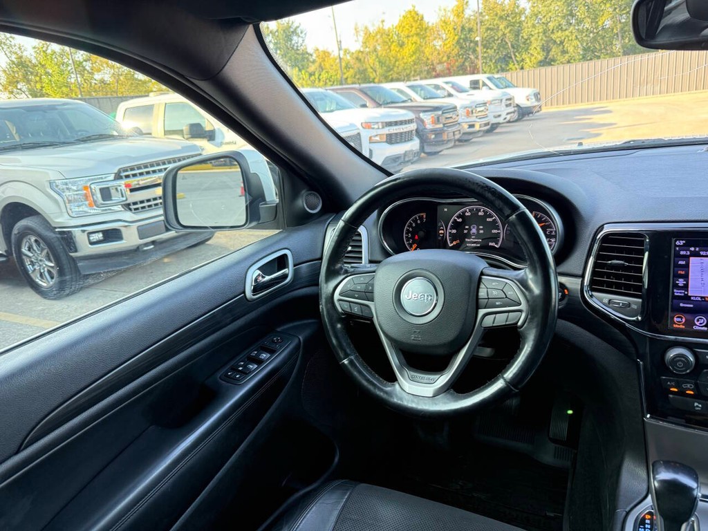 Jeep Grand Cherokee Vehicle Full-screen Gallery Image 18